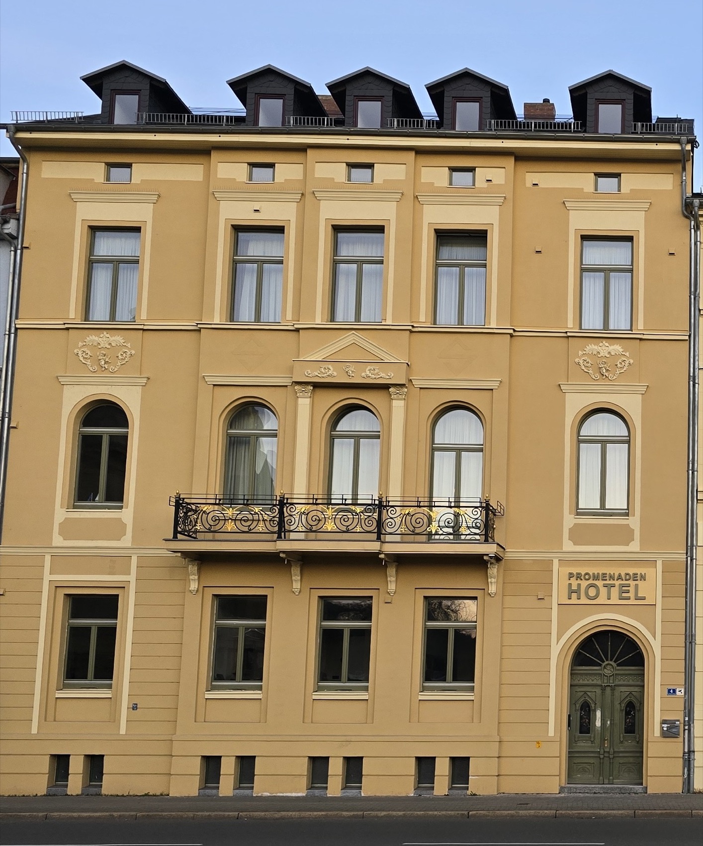 Fassade des Promenaden Hotel am Theater an der Theaterstraße in Gera